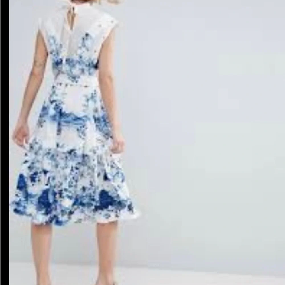ASOS midi tea dress in China blue print with cotton panel - Picture 3 of 3